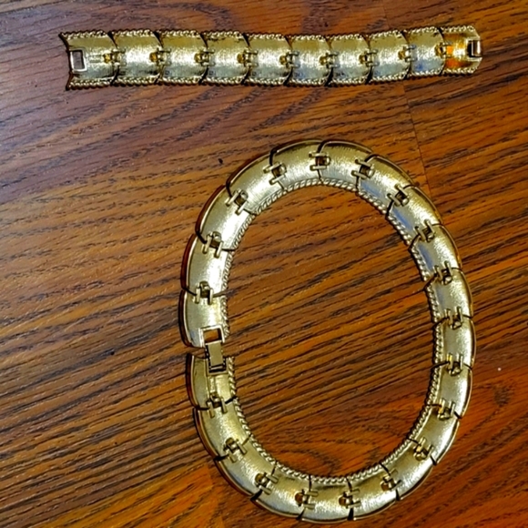 Butler Signed White Enamel & Gold Necklace Bracelet Set - Vintage Bold Look Z3 - Picture 2 of 6